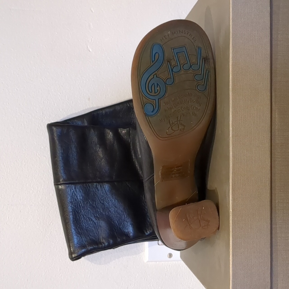 Extremely rare black Operetta style Fluevog boots - Picture 4 of 5